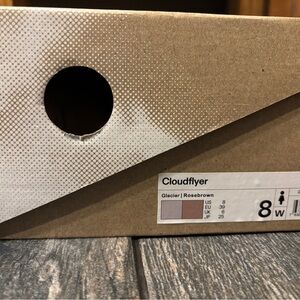 On Cloud Flyer Size 8